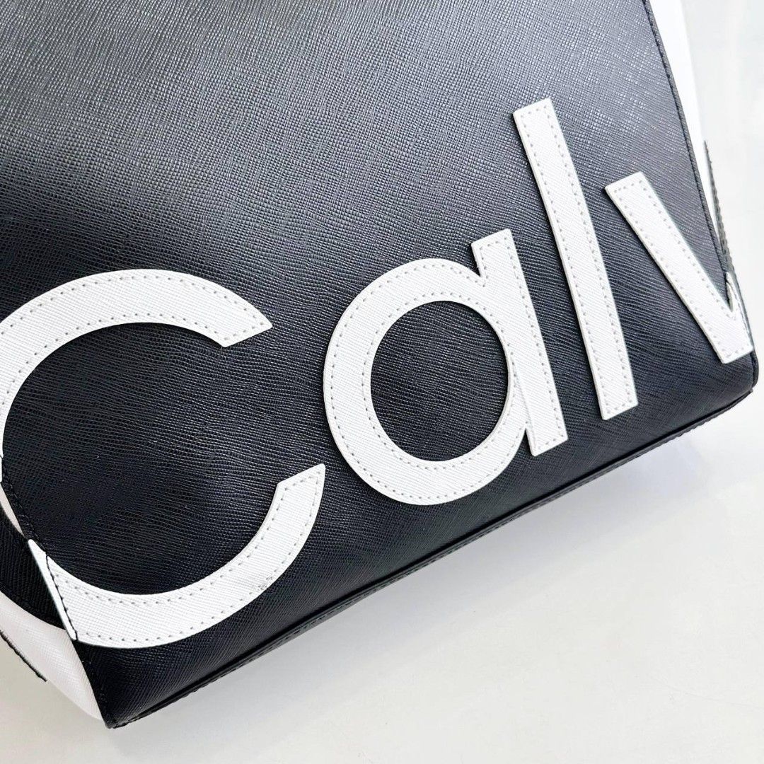 Calvin Klein Women's SIGNATURE TOTE CB94 - Runner