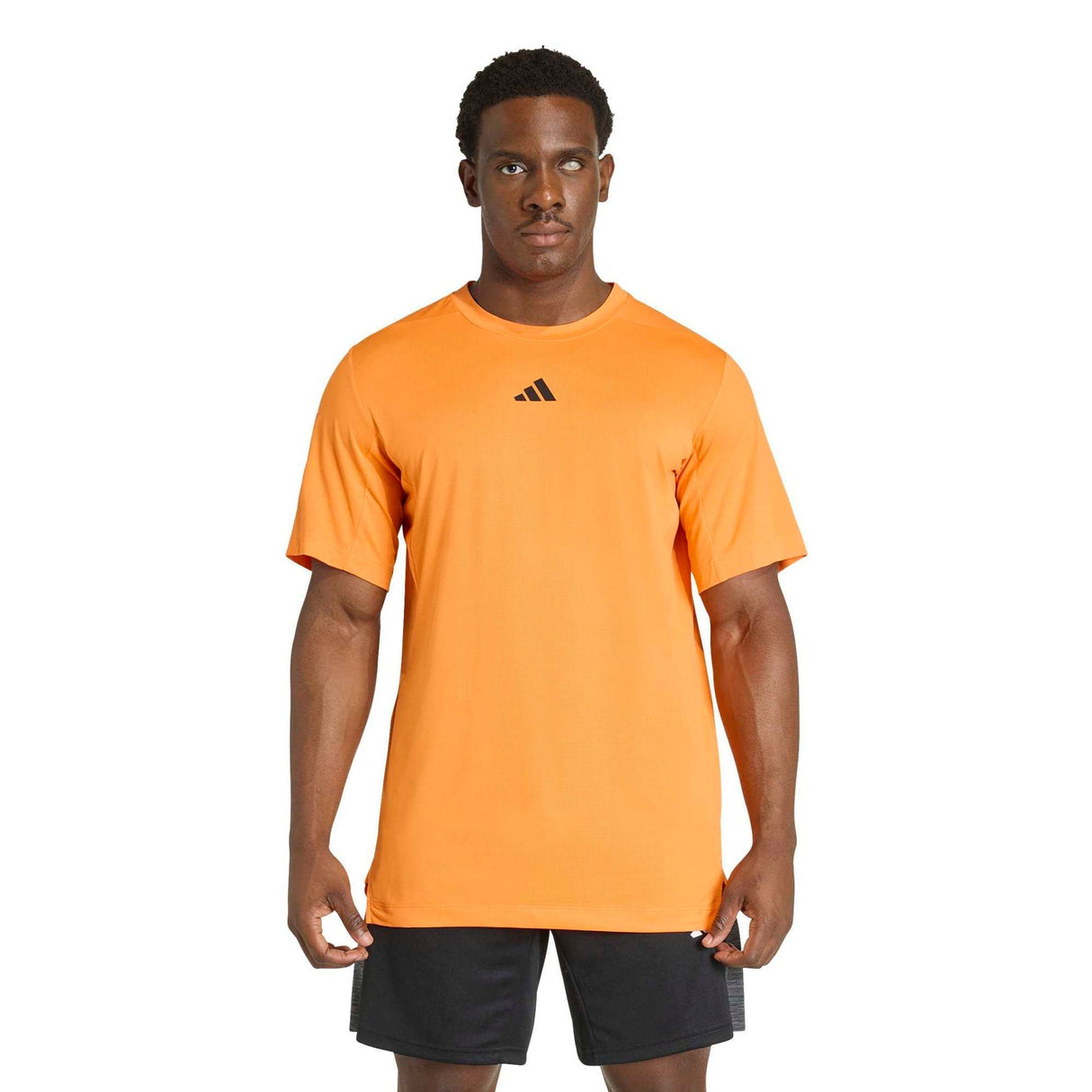 D4T ESSENTIALS T - SHIRT - Runner