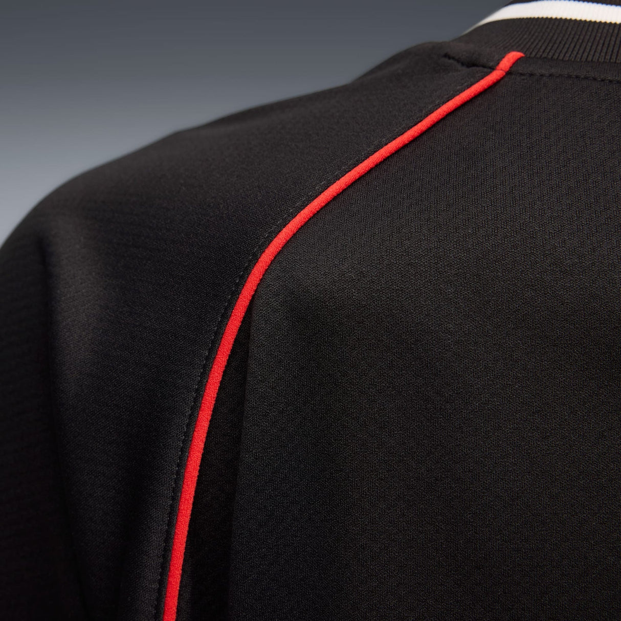 Essentials Football Jersey Men - Runner