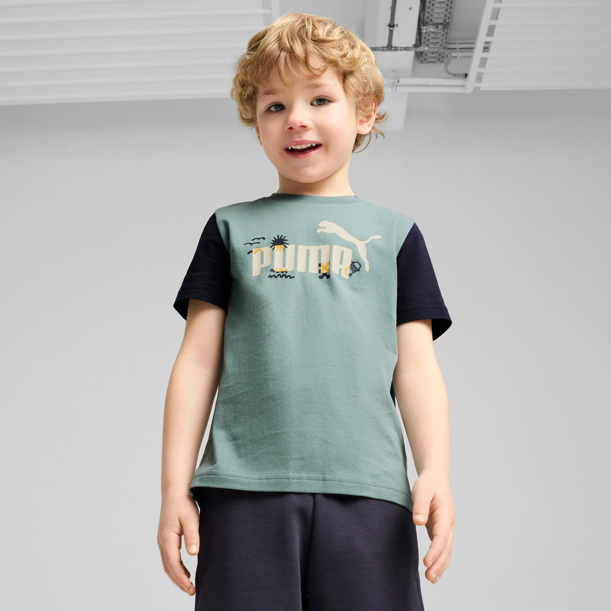 SANDY ADVENTURES Tee - Runner