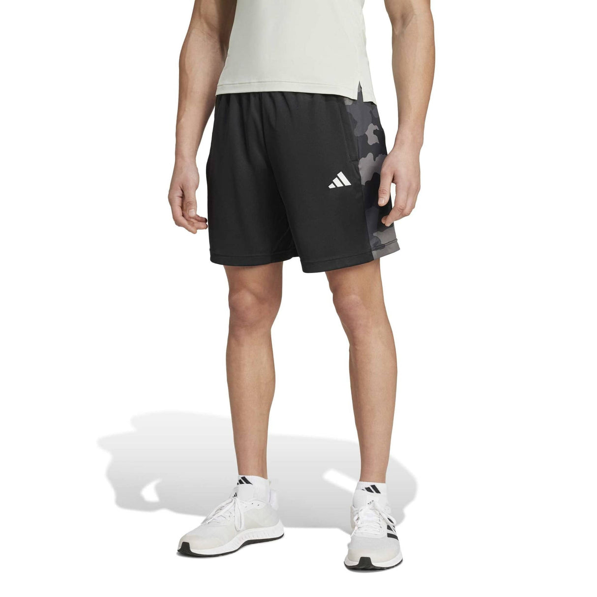 Train Essentials Camo Training Shorts - Runner
