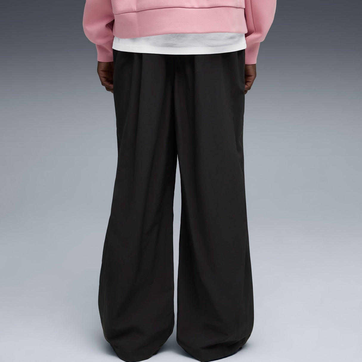 Wardrobe Essentials Oversized Parachute Pants Men - Runner