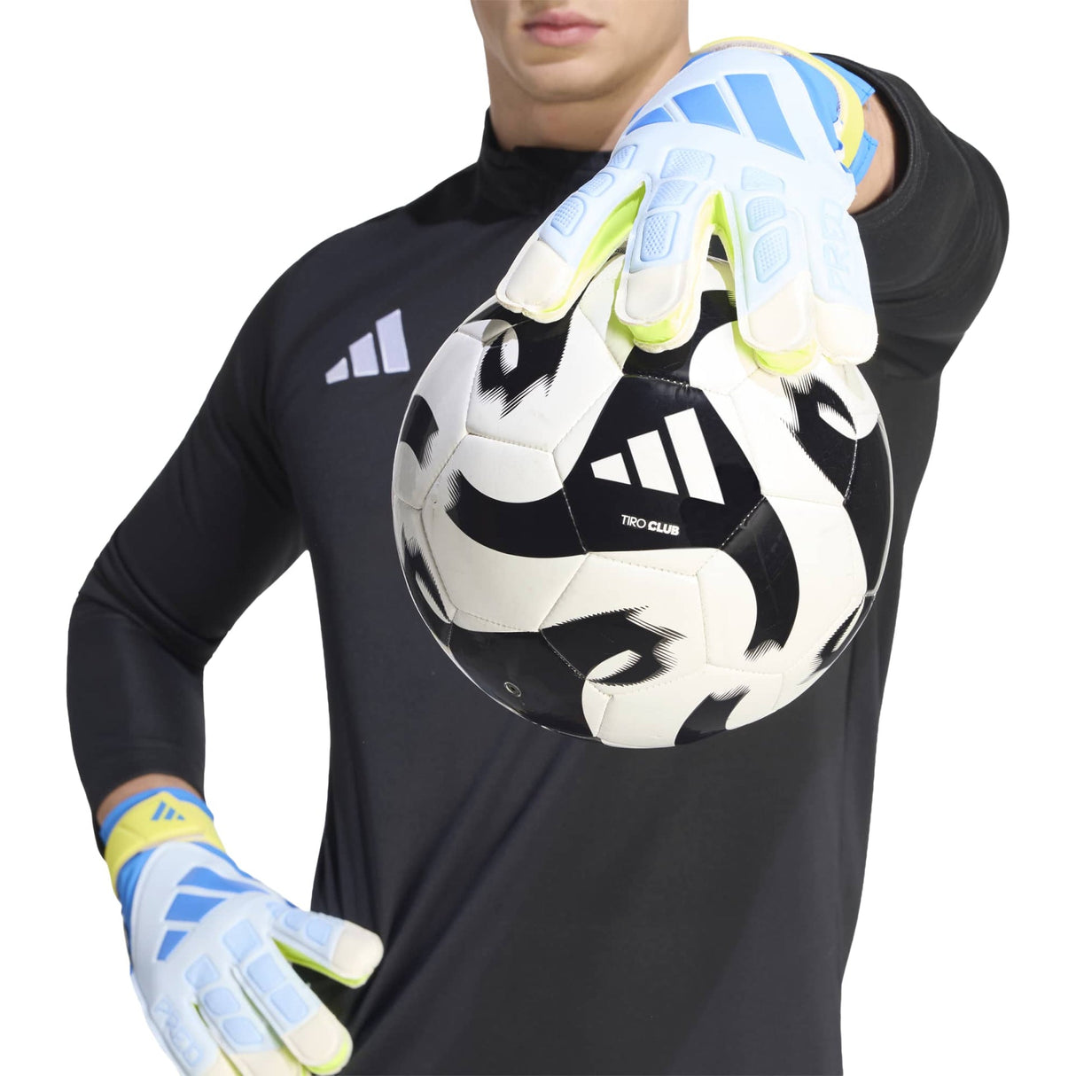 PREDATOR GOALKEEPER GLOVE TRAINING