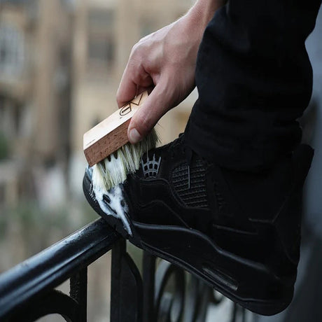 AD HARD BRISTLE BRUSH - Runner