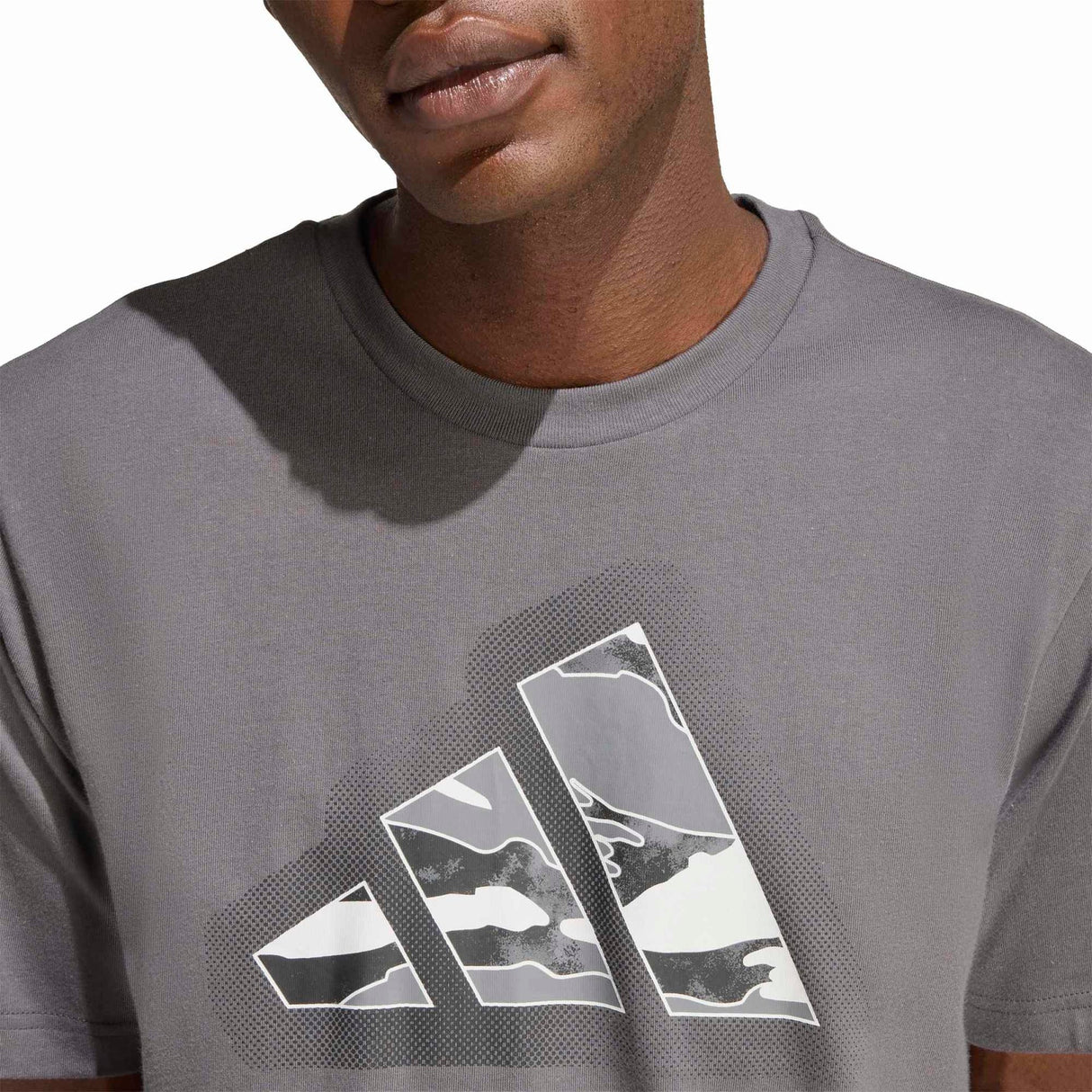 CAMO MODERN LOGO GRAPHIC T - SHIRT - Runner