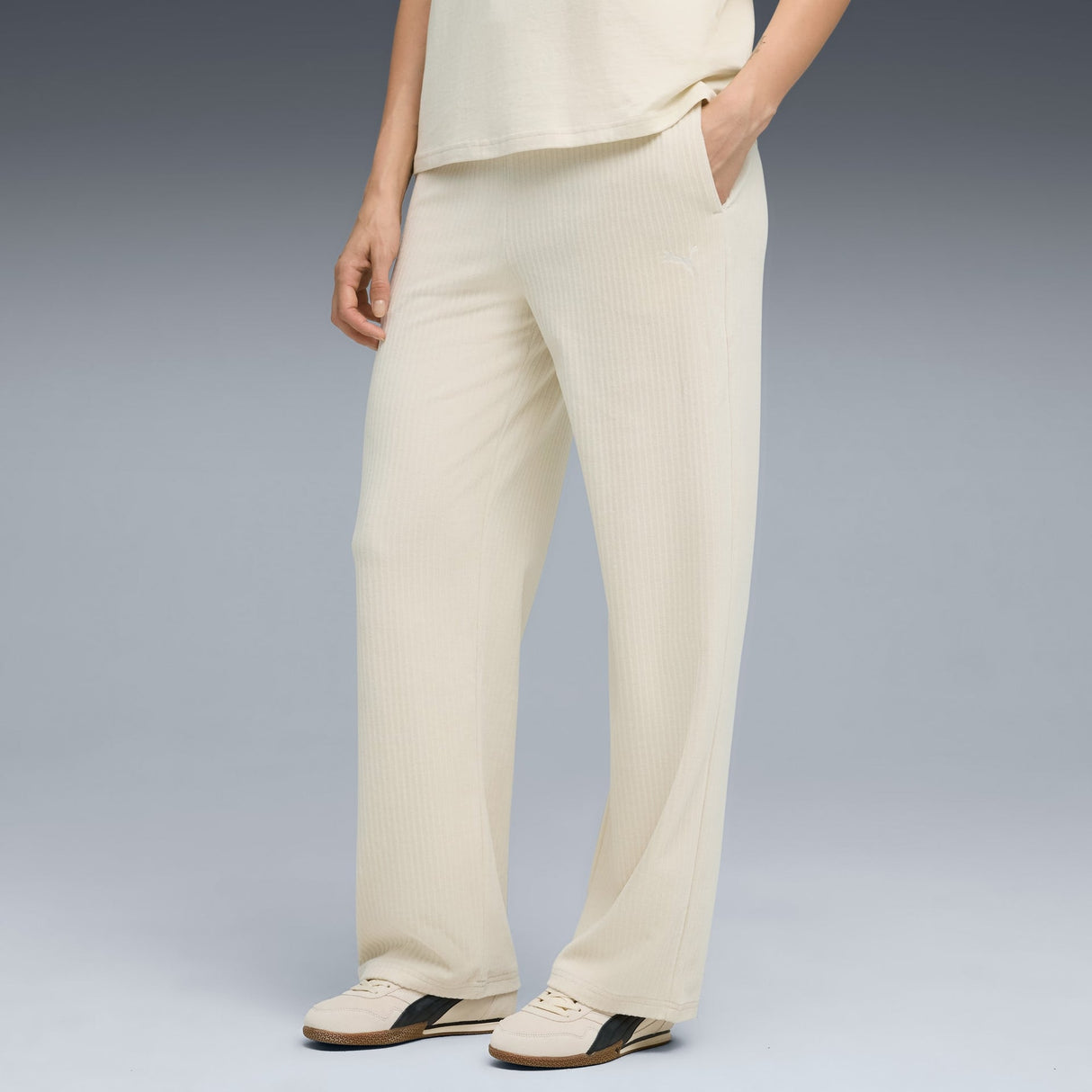 Essentials Elevated Velour Pants Women - Runner
