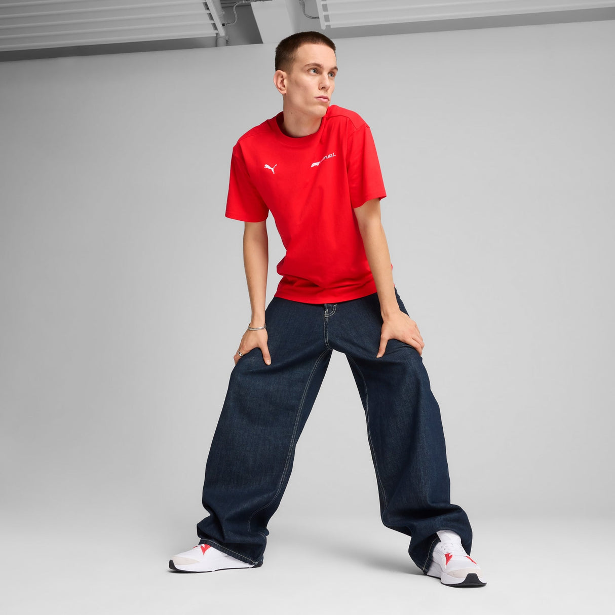 F1® ESS+ Relaxed Graphic T-shirt Men - Runner