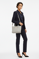 TOMMY HILFIGER TH Soft Logo Strap Tote TB171