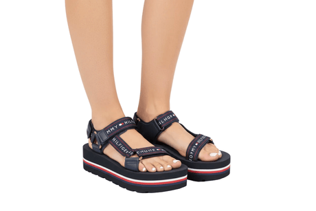 TOMMY HILFIGER Women's Nanoi Sport Sandal SLW68 - Runner