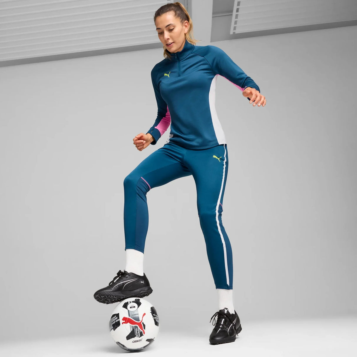 ULTRA 5 PLAY TT Football Boots Men - Runner