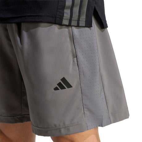 WORKOUT ESSENTIALS BASE WOVEN SHORT - Runner