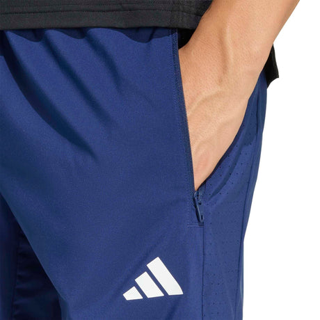 WORKOUT ESSENTIALS BASE WOVEN SHORT - Runner